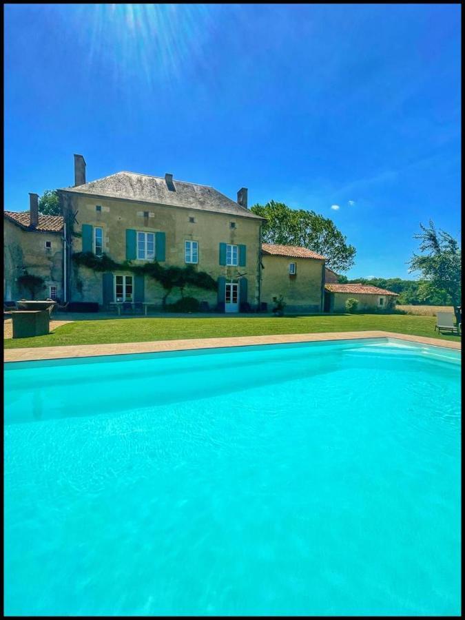 Les Maisons Du Bonheur Bed and Breakfast Château-Garnier Exterior foto