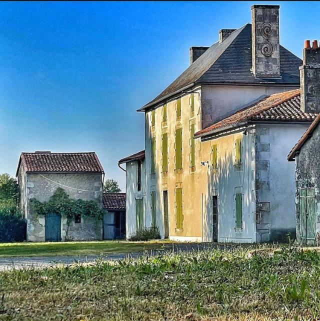 Les Maisons Du Bonheur Bed and Breakfast Château-Garnier Exterior foto