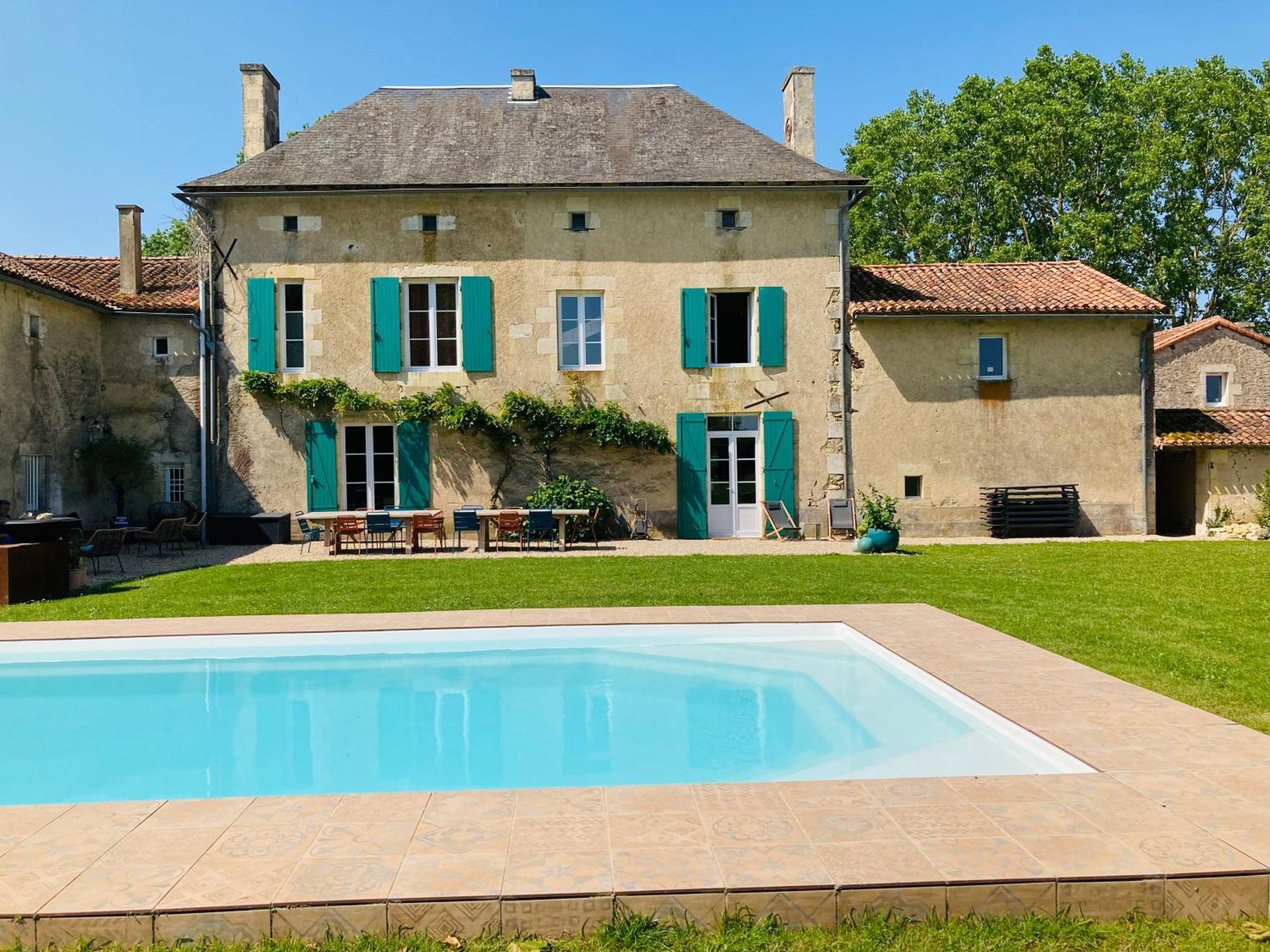 Les Maisons Du Bonheur Bed and Breakfast Château-Garnier Exterior foto